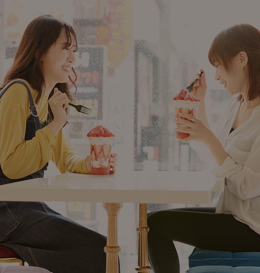 カフェでくつろぐ